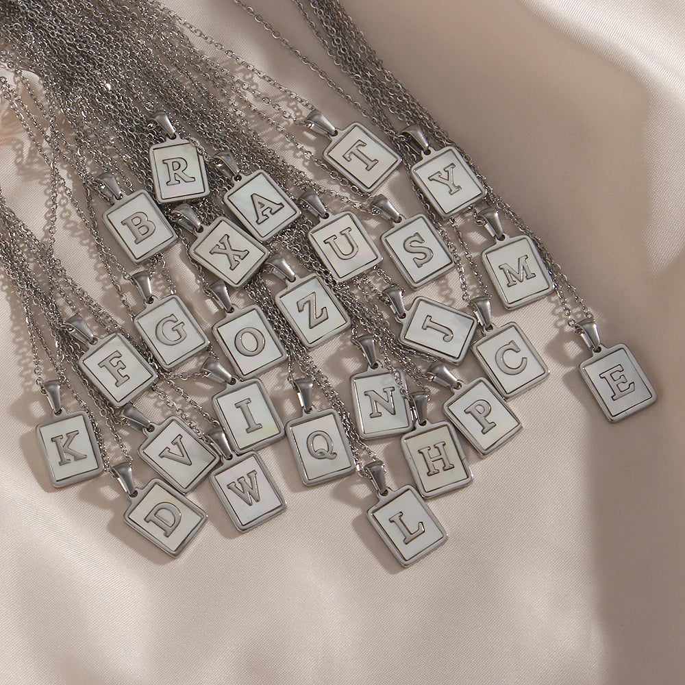E.B.belle – collier minimaliste en nacre pour femmes, en acier inoxydable, sans ternissement, avec lettres plaquées or