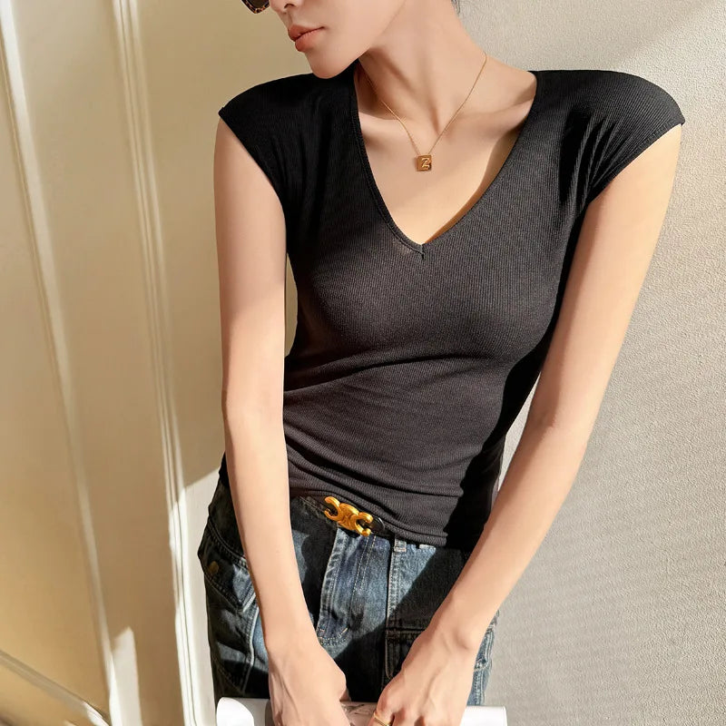T-shirt pour femmes, col en v, épaules sur le devant, coupe cintrée et cache la poitrine secondaire, haut de tempérament basique, été 2025