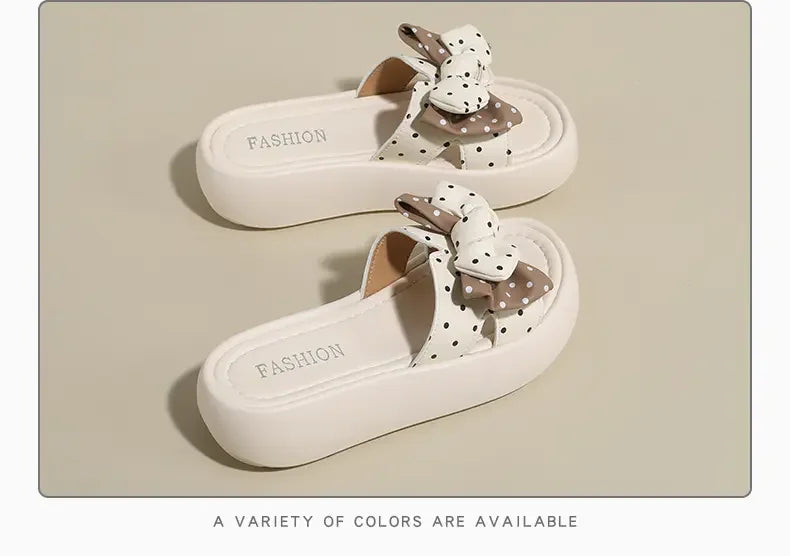Nouvelles chaussures pour femmes 2026, style français haut de gamme, pantoufles d'extérieur antidérapantes, sandales d'été à semelle souple