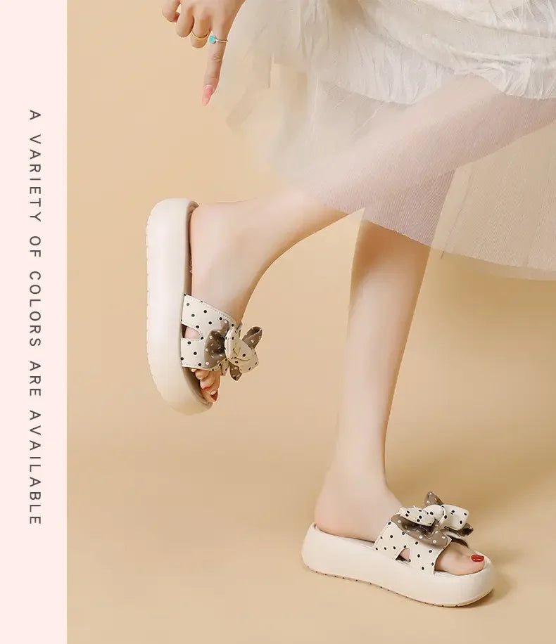 Nouvelles chaussures pour femmes 2026, style français haut de gamme, pantoufles d'extérieur antidérapantes, sandales d'été à semelle souple