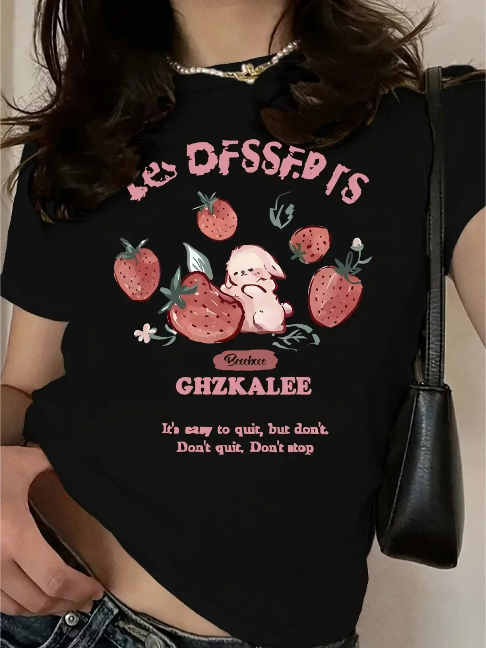 T-shirt pour femme – Graphique mignon de fraises et de lapin, t-shirt doux et décontracté à col rond avec citation inspirante