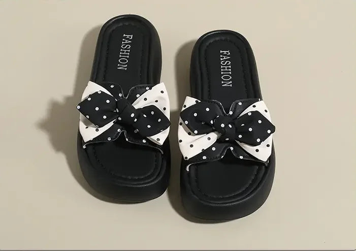 Nouvelles chaussures pour femmes 2026, style français haut de gamme, pantoufles d'extérieur antidérapantes, sandales d'été à semelle souple