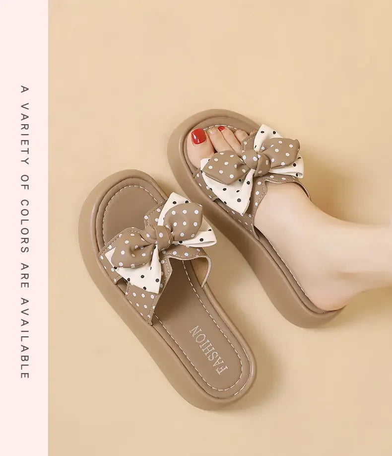Nouvelles chaussures pour femmes 2026, style français haut de gamme, pantoufles d'extérieur antidérapantes, sandales d'été à semelle souple