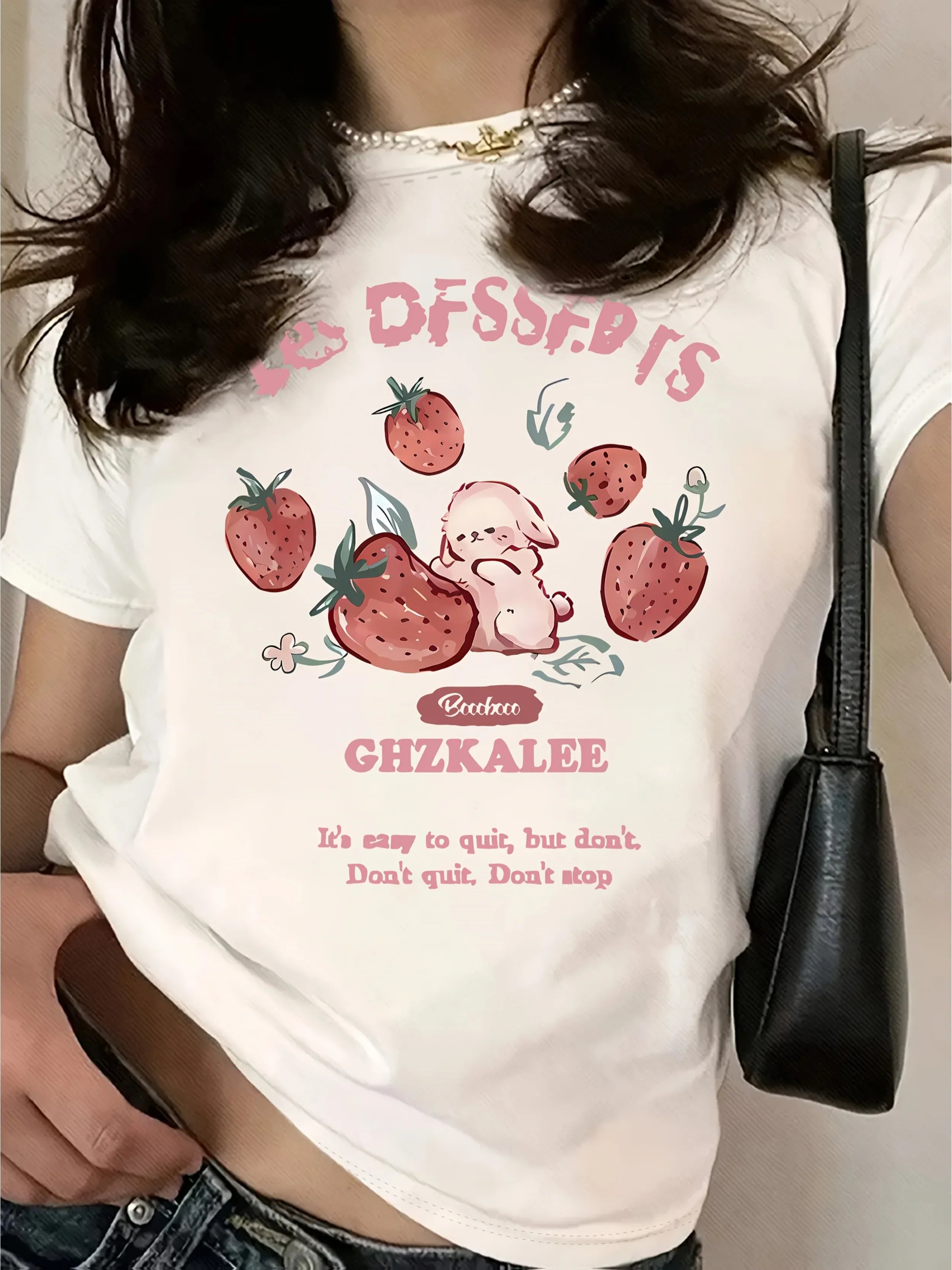 T-shirt pour femme – Graphique mignon de fraises et de lapin, t-shirt doux et décontracté à col rond avec citation inspirante