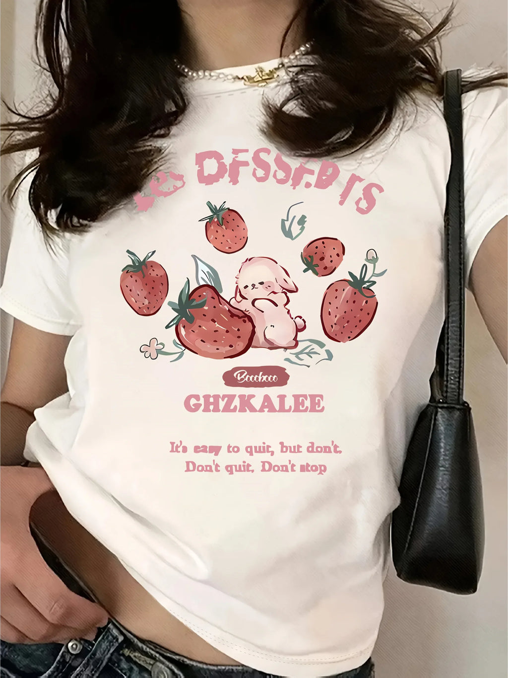 T-shirt pour femme – Graphique mignon de fraises et de lapin, t-shirt doux et décontracté à col rond avec citation inspirante