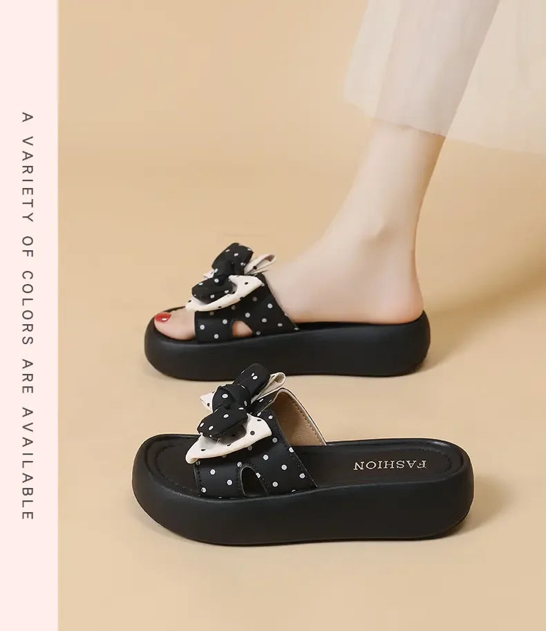 Nouvelles chaussures pour femmes 2026, style français haut de gamme, pantoufles d'extérieur antidérapantes, sandales d'été à semelle souple