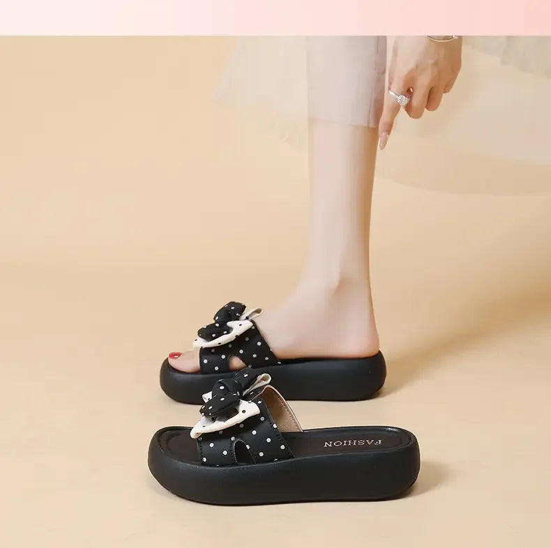 Nouvelles chaussures pour femmes 2026, style français haut de gamme, pantoufles d'extérieur antidérapantes, sandales d'été à semelle souple