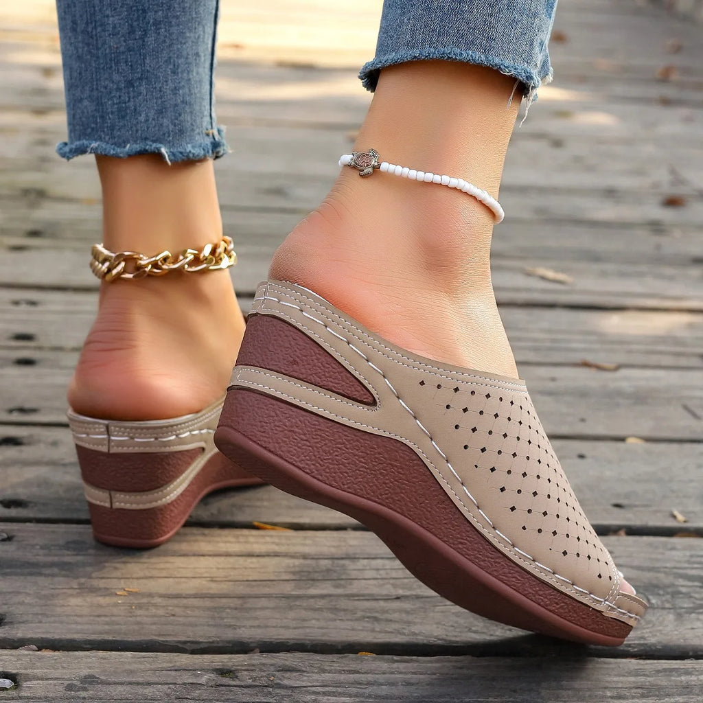 Sandales pour Femmes 2025 été habillé Femmes chaussures à semelles épaisses Sandales à talons compensés à la mode un pied bohème plage Sandales Femmes