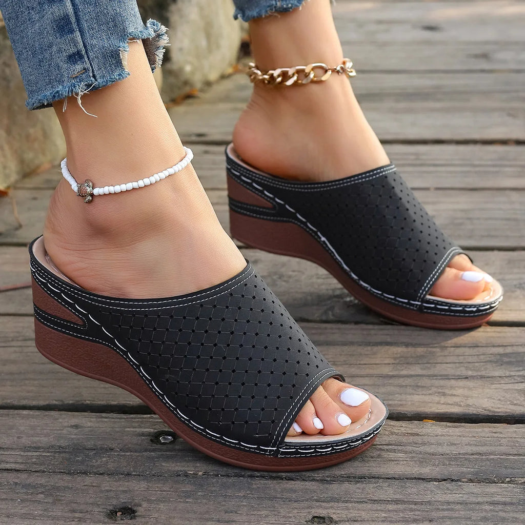 Sandales pour Femmes 2025 été habillé Femmes chaussures à semelles épaisses Sandales à talons compensés à la mode un pied bohème plage Sandales Femmes