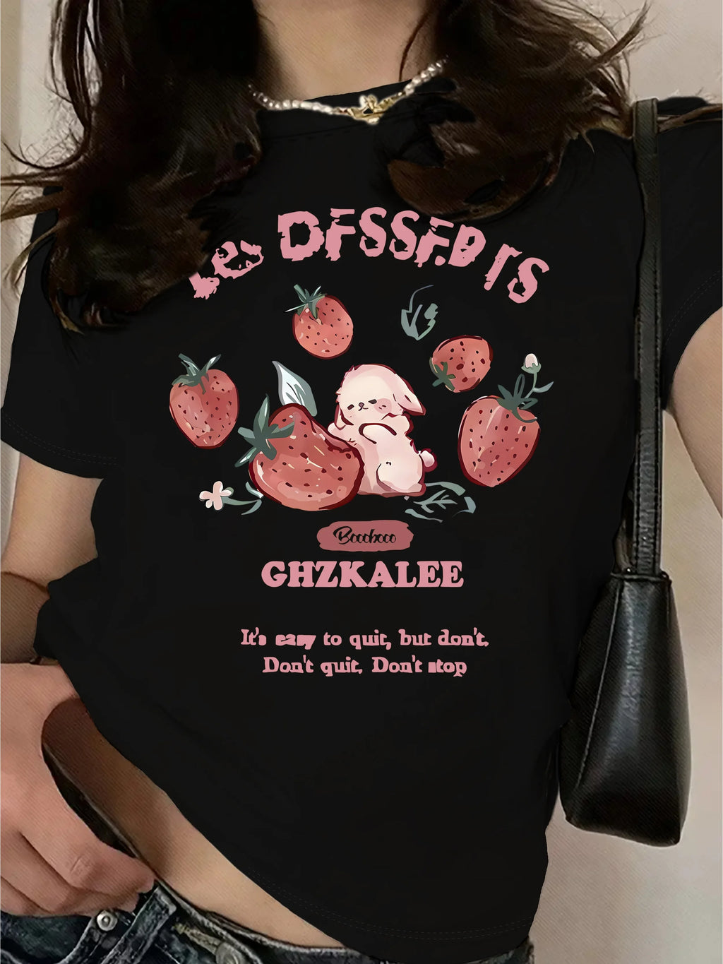 T-shirt pour femme – Graphique mignon de fraises et de lapin, t-shirt doux et décontracté à col rond avec citation inspirante