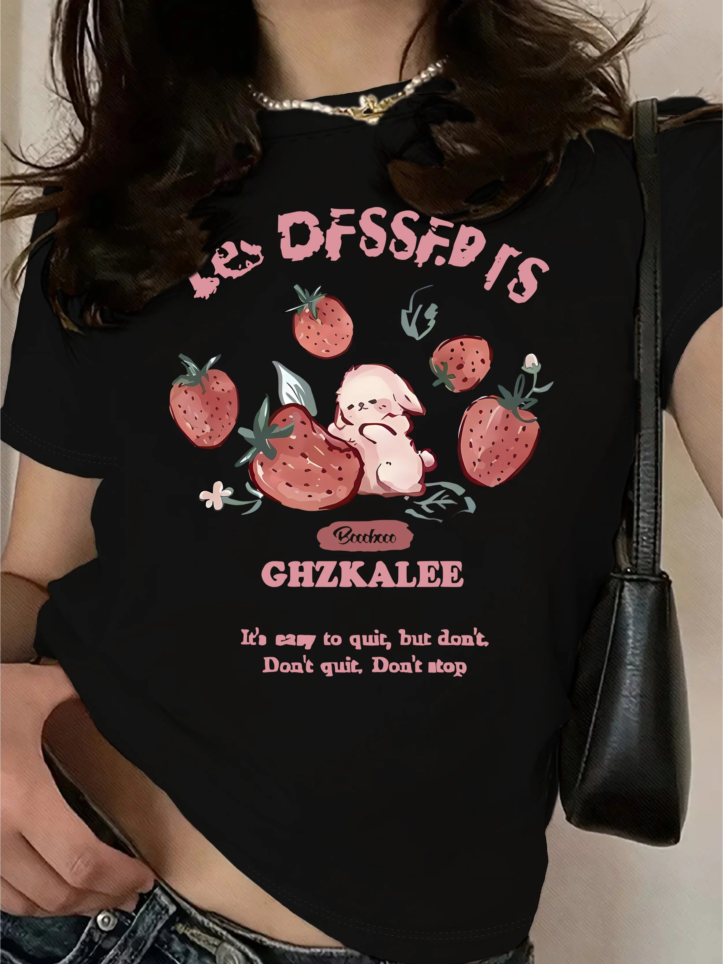 T-shirt pour femme – Graphique mignon de fraises et de lapin, t-shirt doux et décontracté à col rond avec citation inspirante