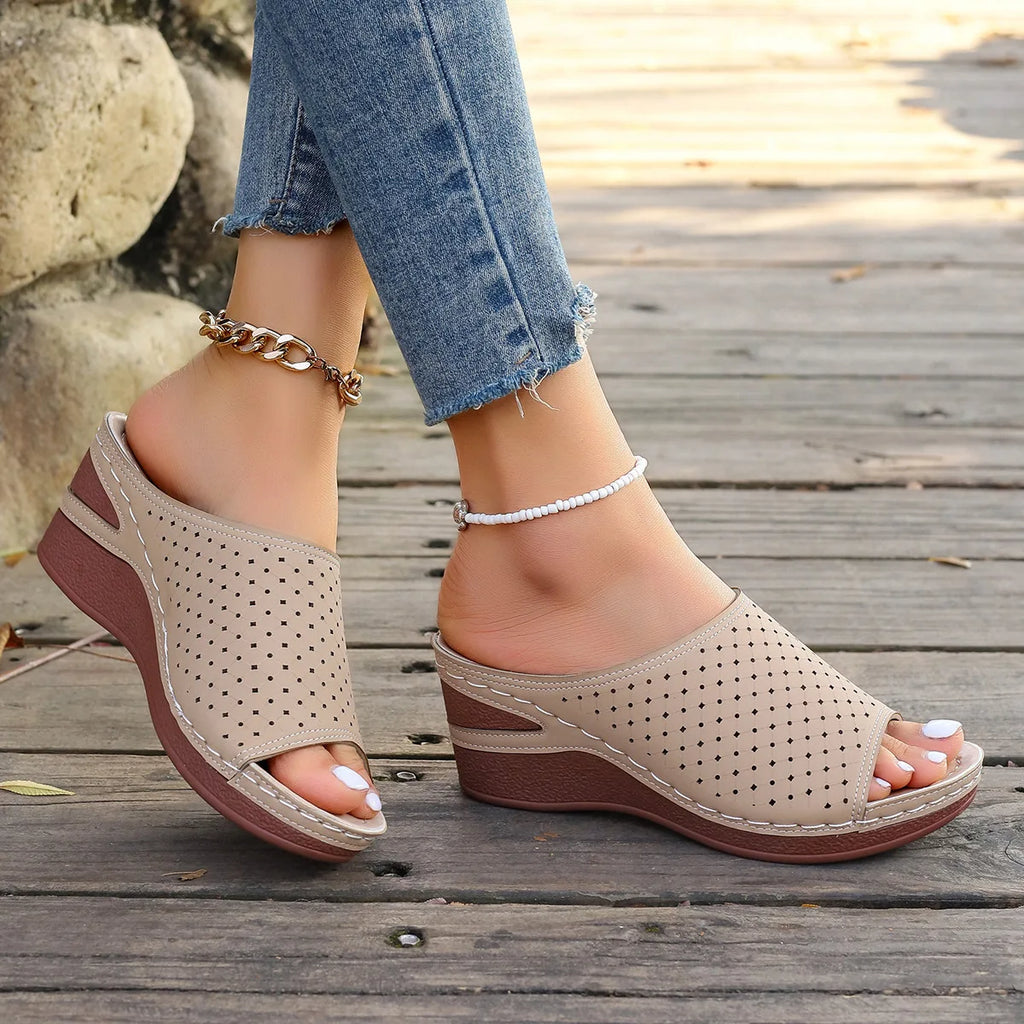Sandales pour Femmes 2025 été habillé Femmes chaussures à semelles épaisses Sandales à talons compensés à la mode un pied bohème plage Sandales Femmes