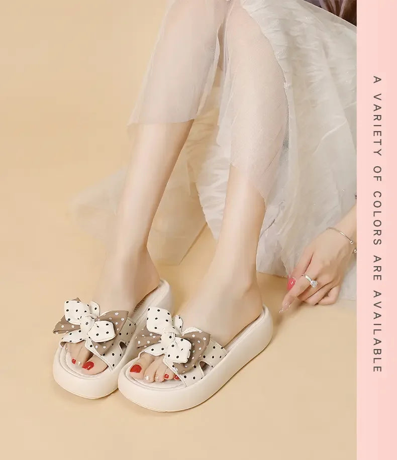 Nouvelles chaussures pour femmes 2026, style français haut de gamme, pantoufles d'extérieur antidérapantes, sandales d'été à semelle souple