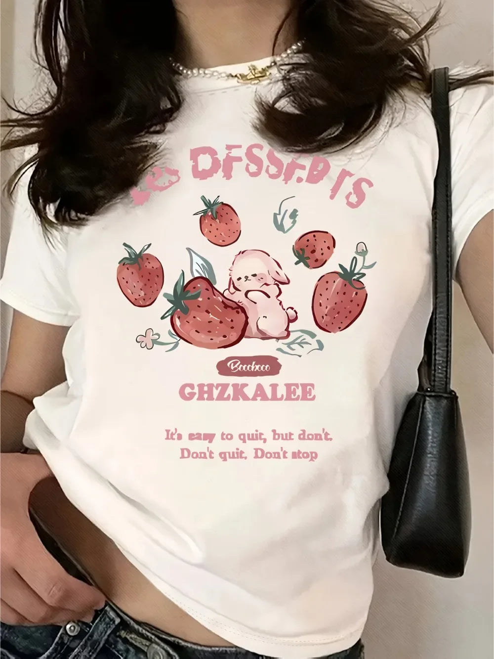 T-shirt pour femme – Graphique mignon de fraises et de lapin, t-shirt doux et décontracté à col rond avec citation inspirante