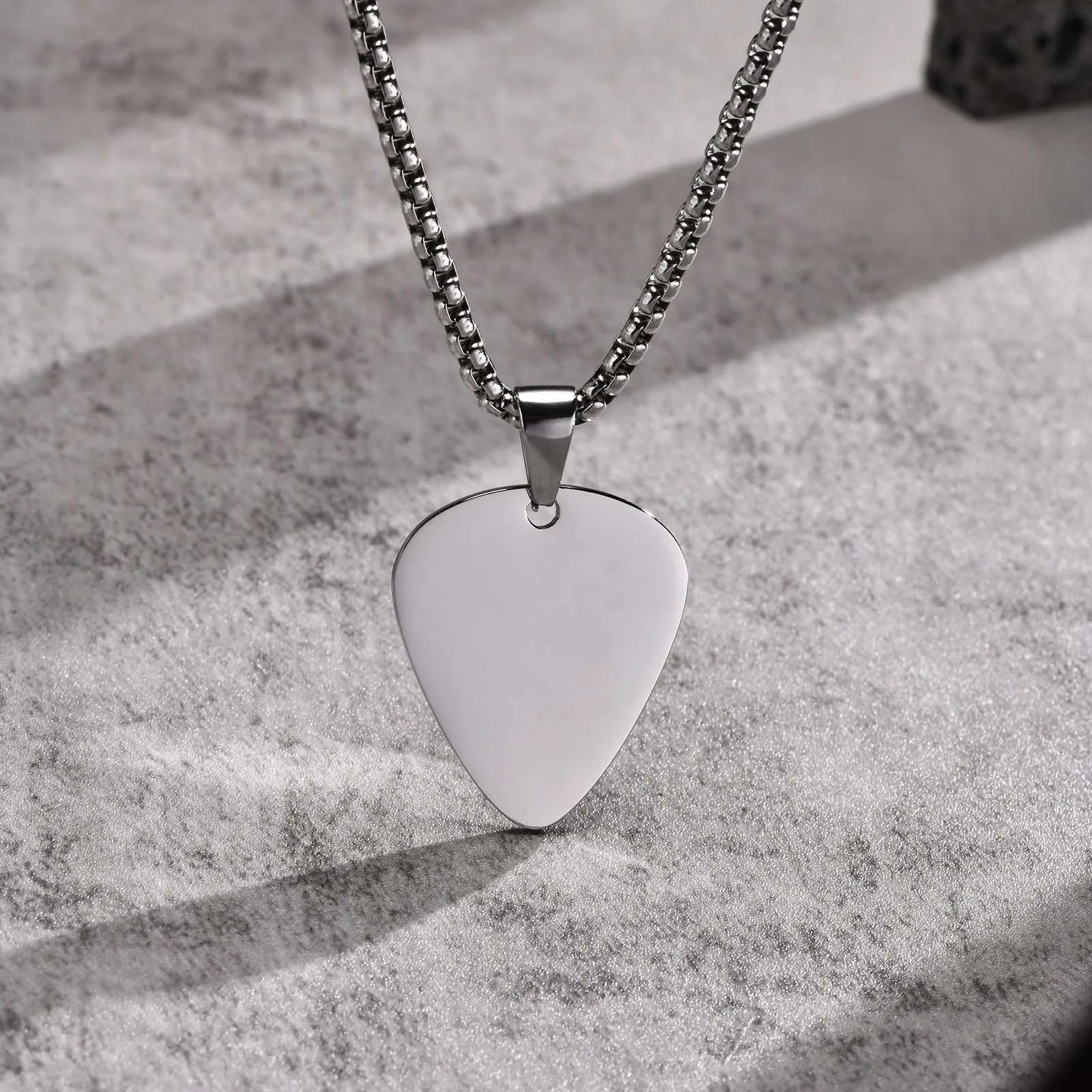Vnox nouveau collier de médiator de guitare Unique pour hommes garçons, collier pendentif de médiators de guitare en acier inoxydable pour les amateurs de musique cadeaux bijoux
