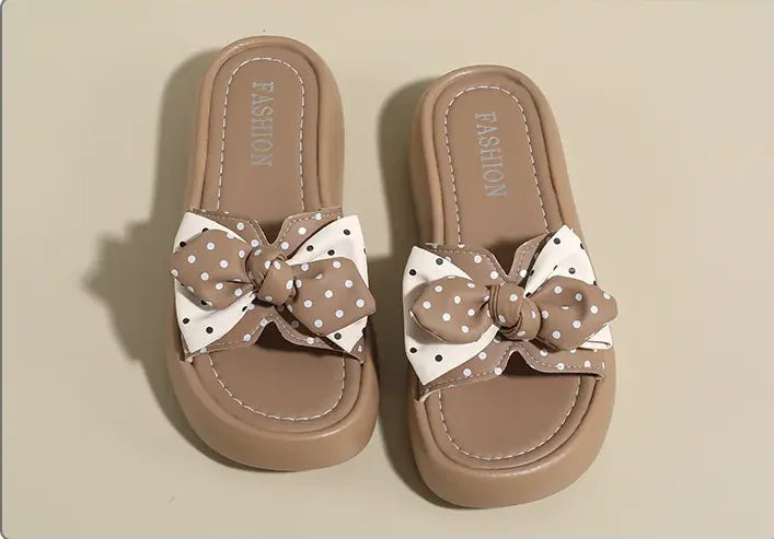 Nouvelles chaussures pour femmes 2026, style français haut de gamme, pantoufles d'extérieur antidérapantes, sandales d'été à semelle souple