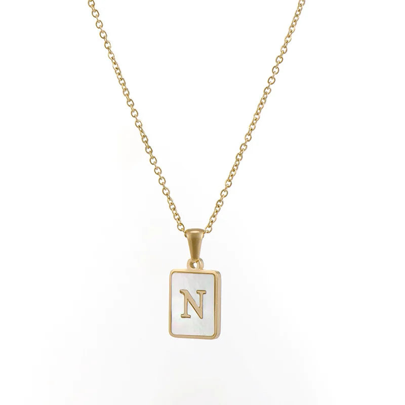 E.B.belle – collier minimaliste en nacre pour femmes, en acier inoxydable, sans ternissement, avec lettres plaquées or