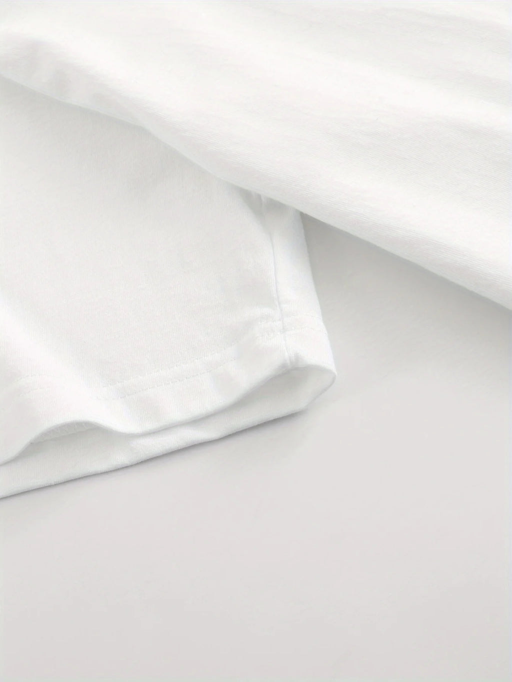Le Design de T-shirt pour femmes est Simple et exquis, doux et confortable et polyvalent, t-shirts graphiques de personnalité à la mode, haut Y2K