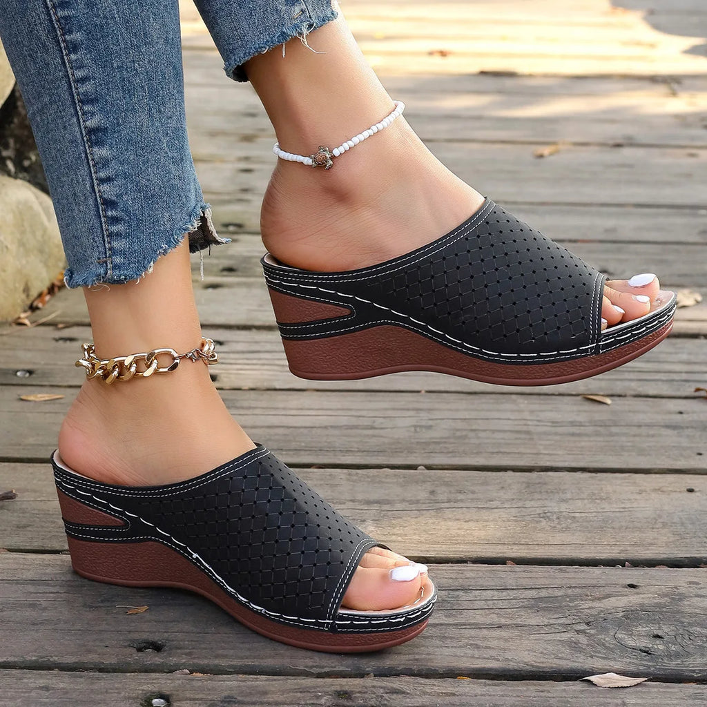 Sandales pour Femmes 2025 été habillé Femmes chaussures à semelles épaisses Sandales à talons compensés à la mode un pied bohème plage Sandales Femmes