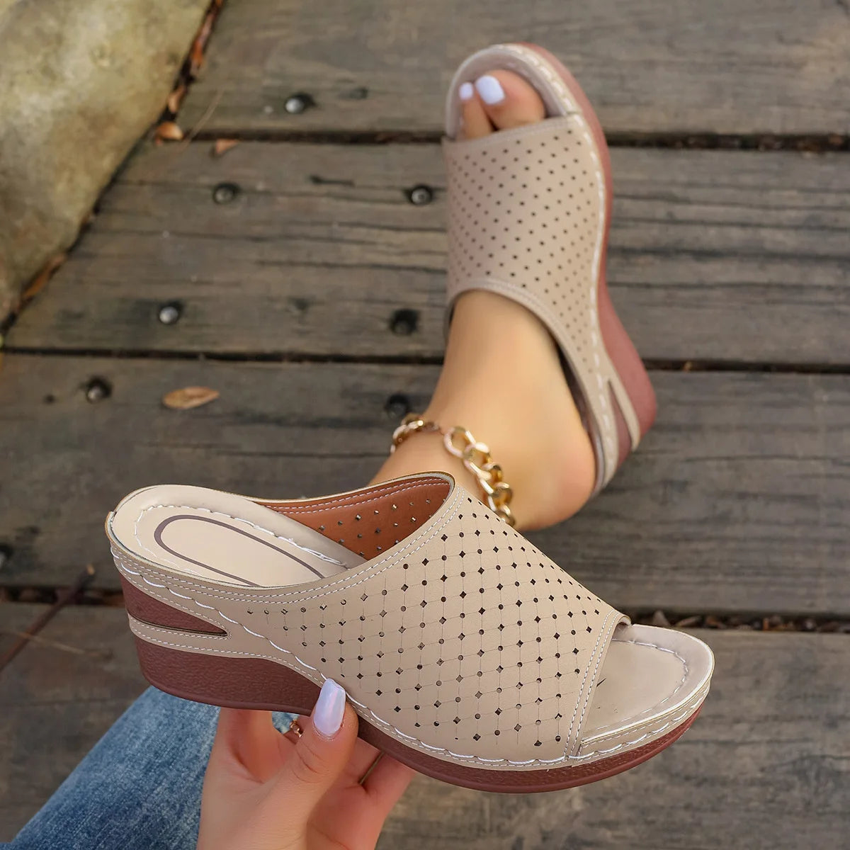 Sandales pour Femmes 2025 été habillé Femmes chaussures à semelles épaisses Sandales à talons compensés à la mode un pied bohème plage Sandales Femmes