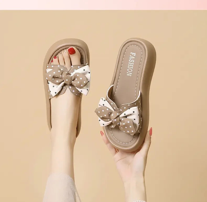 Nouvelles chaussures pour femmes 2026, style français haut de gamme, pantoufles d'extérieur antidérapantes, sandales d'été à semelle souple