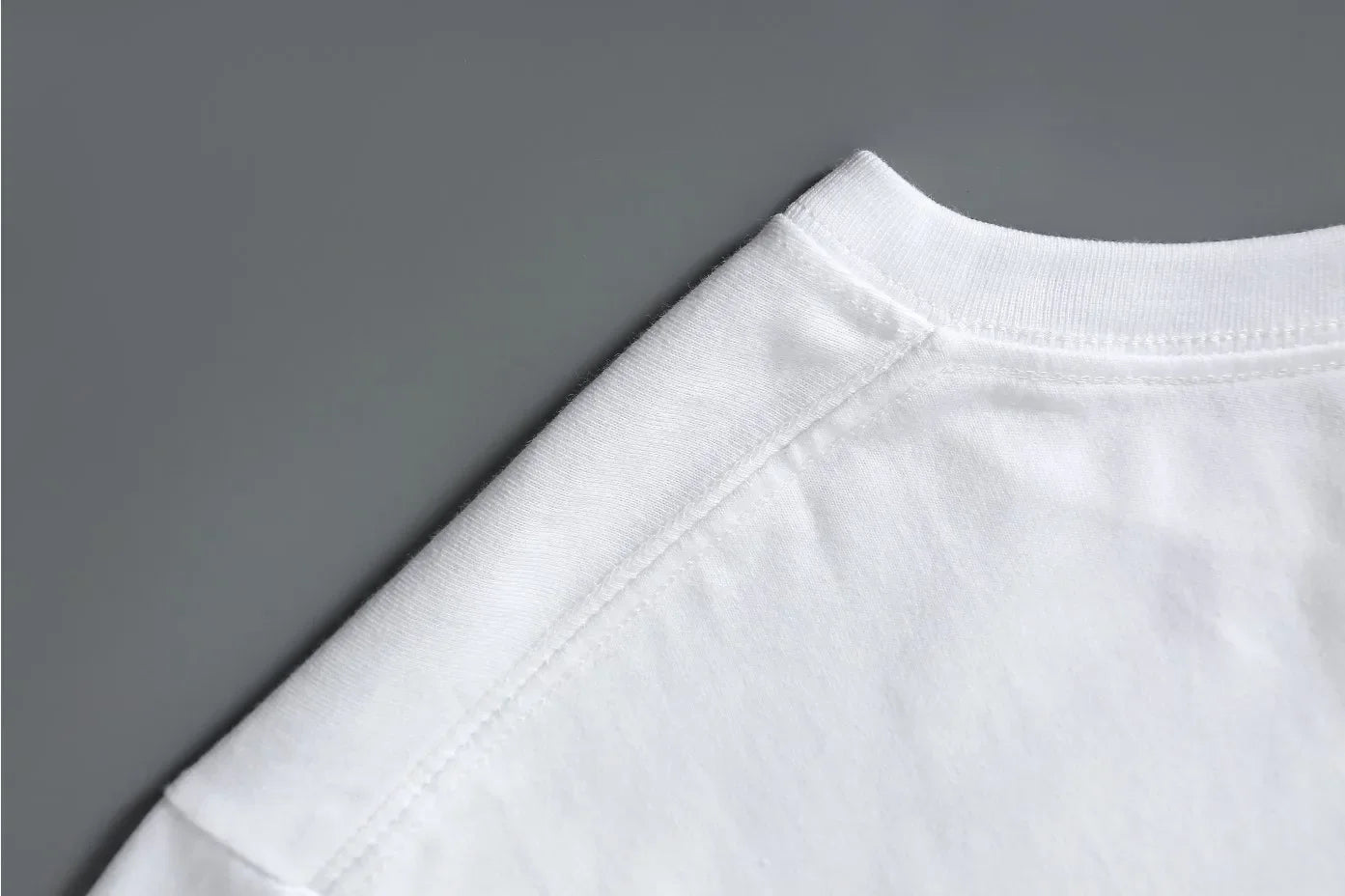 T-shirt pour femme avec un design amusant sur le thème des livres, parfait pour ceux qui sont contraints de travailler - Haut décontracté. T-shirts graphiques, streetwear d'été.